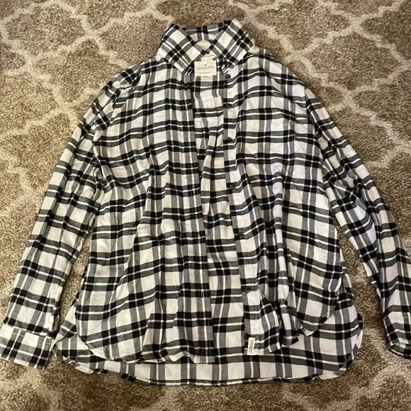 American Eagle Outfitters Sweaters - Black and White boyfriend fit soft flannel size medium American Eagle